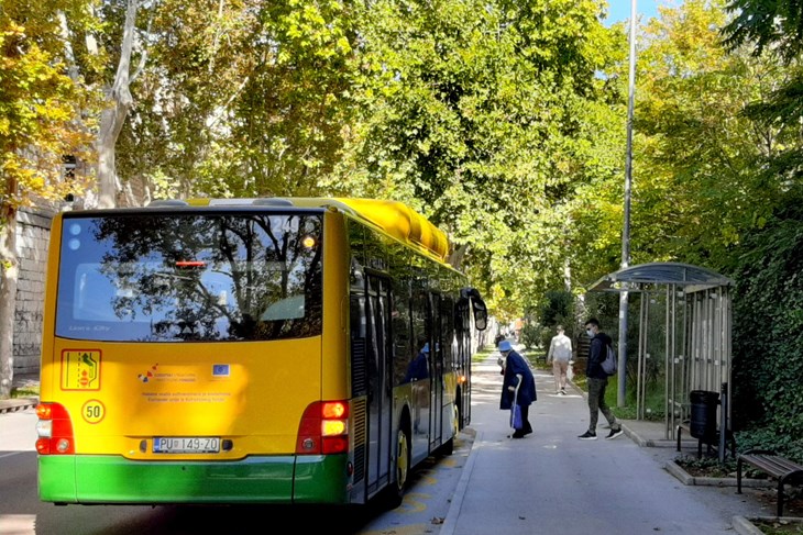 Pulaprometov autobus (snimila Tea Tidić)